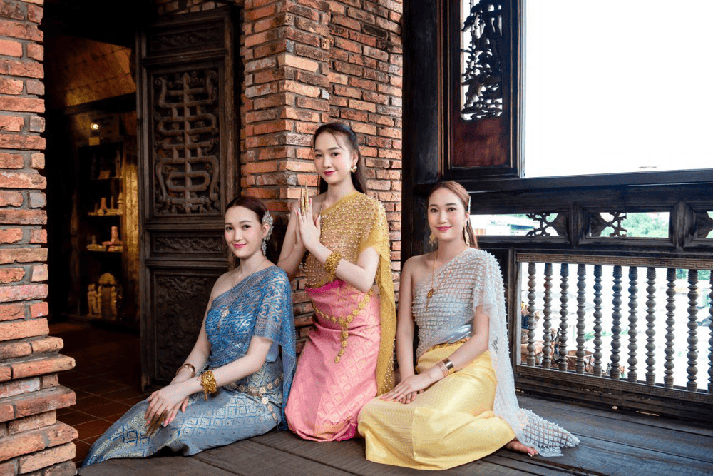 A replica of the entrance gate to the Thang Long Medical Temple (Source: Bảo Tàng Y Học Cổ Truyền - Fito Museum)